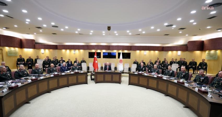 Bakan Güler, TSK komuta kademesinin Değerlendirme Toplantısı’na katıldı TSK komuta kademesinin Değerlendirme Toplantısı, Milli Savunma Bakanı Yaşar Güler'in
