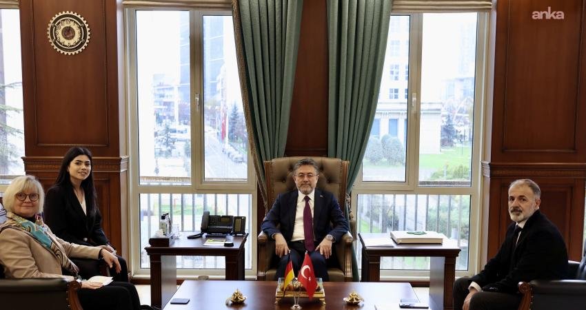 Bakan Yumaklı, Almanya Büyükelçisi Sorg ile bir araya geldi Tarım ve Orman Bakanı İbrahim Yumaklı, Almanya'nın Ankara Büyükelçisi Sibylle