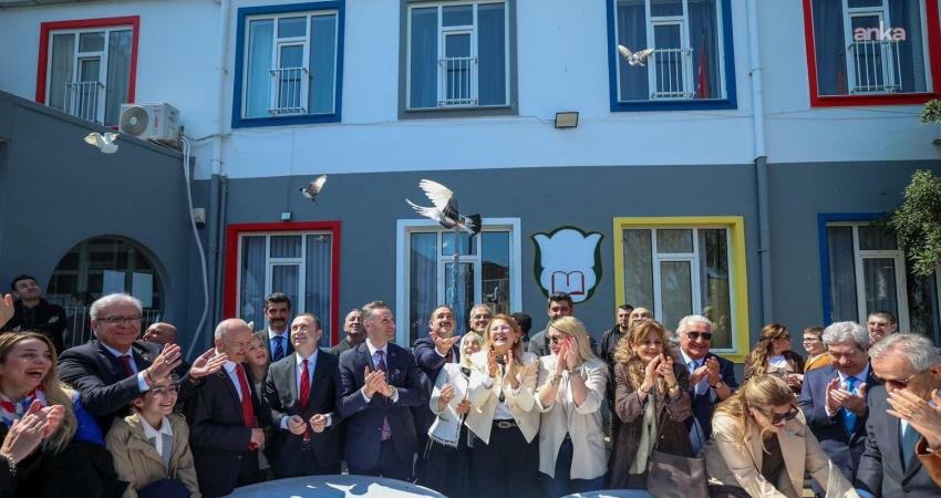 Bakırköy Belediye Başkanı Ovalıoğlu, Hristiyan yurttaşların Paskalya Yortusu’nu kutladı Bakırköy Belediye Başkanı Ayşegül Ovalıoğlu, Paskalya Yortusu dolayısıyla ilçedeki kiliseleri