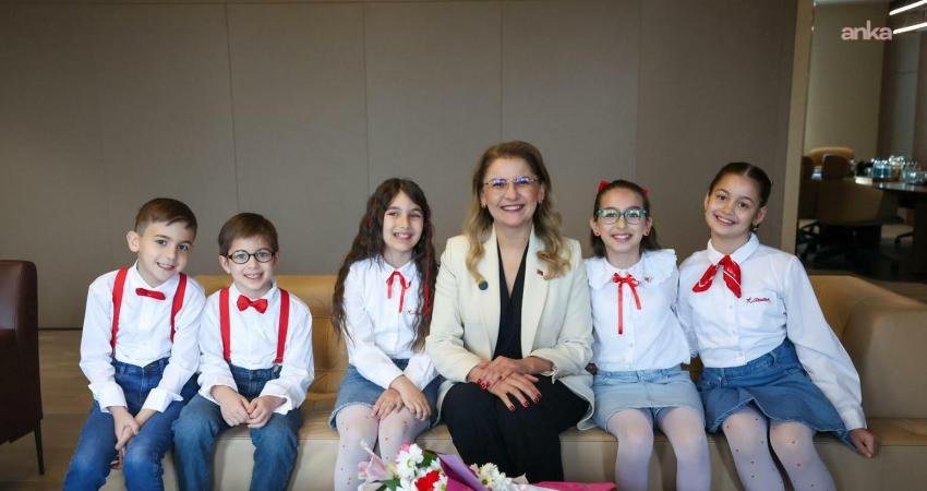 Bakırköy’de 23 Nisan Ulusal Egemenlik ve Çocuk Bayramı dolayısıyla düzenlenen