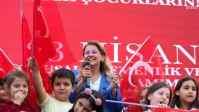 Bakırköy Belediyesi’nin 23 Nisan etkinlikleri kapsamında düzenlediği Egemenlik Festivali’nin ilk