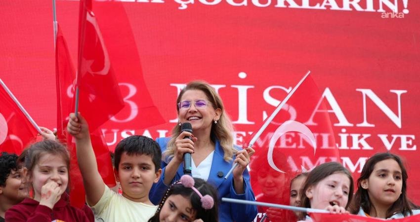 Bakırköy Belediyesi’nin 23 Nisan etkinlikleri kapsamında düzenlediği Egemenlik Festivali’nin ilk