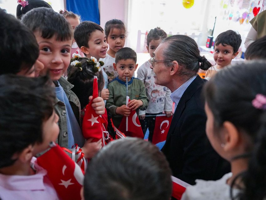 Etimesgut Belediye Başkanı Erdal Beşikcioğlu, Halk Eğitim Merkezi’ni ziyaret ederek
