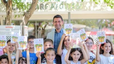 Bayraklı Belediyesi, Kütüphane Haftası kapsamında çocuklara kitap sevgisini aşılamak amacıyla