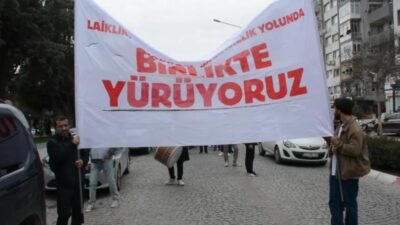Bergama'da SOL Parti'nin öncülüğünde halk yürüyüşü düzenlendi. SOL Parti Sözcüsü Deniz