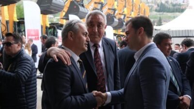 Türkiye Belediyeler Birliği (TBB) tarafından Ankara'da düzenlenen Araç Teslim Töreni'nde,