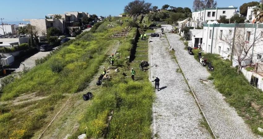 Bodrum’da antik Halikarnassos Surları’nda Turizm Haftası hazırlığı Bodrum Belediyesi Park ve Bahçeler Müdürlüğü ekipleri, Turizm Haftası etkinlikleri