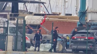 Muğla’nın Bodrum ilçesi açıklarında düzensiz göçmenleri taşıyan lastik botun batmasının