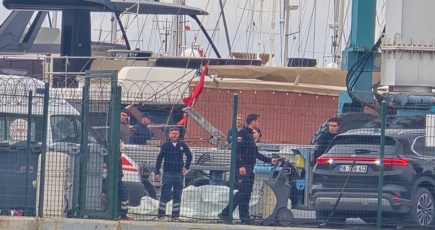 Muğla’nın Bodrum ilçesi açıklarında düzensiz göçmenleri taşıyan lastik botun batması