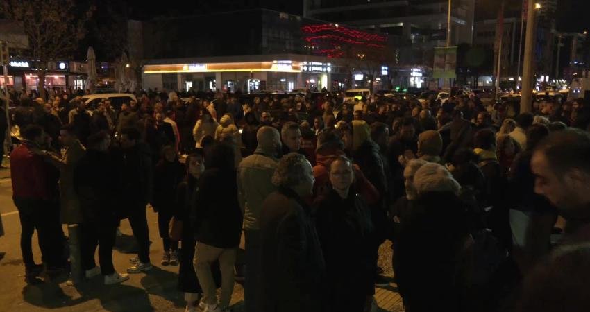 Bornova Belediye Başkanı Ömer Eşki serbest bırakıldı… İzmir Büyükşehir Belediye Başkanı Tugay: İzmir halkı bilsin ki hizmet için buradayız İzmir’de yürütülen soruşturma kapsamında gözaltına alınan ve mahkemeye sevk edilen