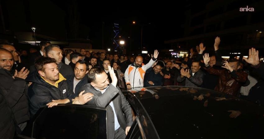 Bornova Belediye Başkanı Ömer Eşki ve diğer 3 isme yurt dışı çıkış yasağı İzmir Cumhuriyet Başsavcılığı'nın Bornova Belediye Başkanı Ömer Eşki ve beraberindeki