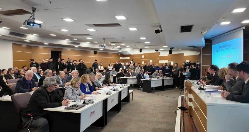 Bornova Belediye Meclisi'nin Başkan Ömer Ekşi başkanlığında yapılan nisan ayı