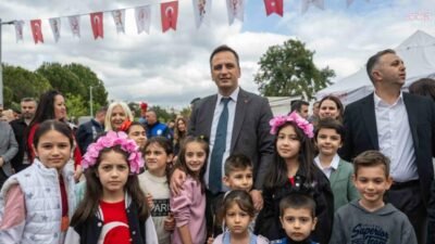 Bornova’da Belediyesi tarafından düzenlenen Geleneksel Uçurtma Şenliği, 23 Nisan’da binlerce