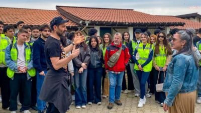 Bornova Belediyesi ve paydaş kurumların işbirliğiyle düzenlenen çevre temizliği etkinliğinde,