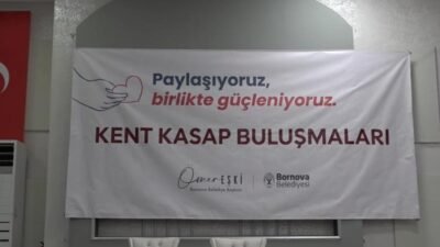 Bornova Belediyesi’nin Kent Kasap hizmetinden yararlanan vatandaşlar dayanışma yemeğinde bir