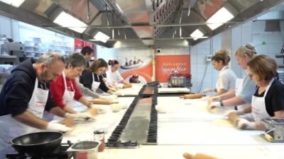 Bornova Belediyesi, düzenlediği mutfak atölyeleriyle katılımcılara pastacılık ve makarna yapımı