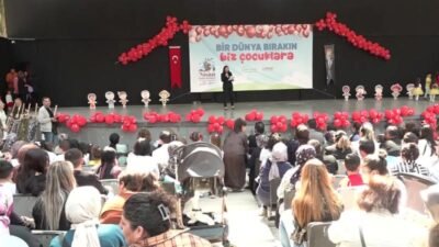 Bornova Belediyesi’nin Çocuk Oyun ve Aktivite Merkezlerinde eğitim alan çocuklar,