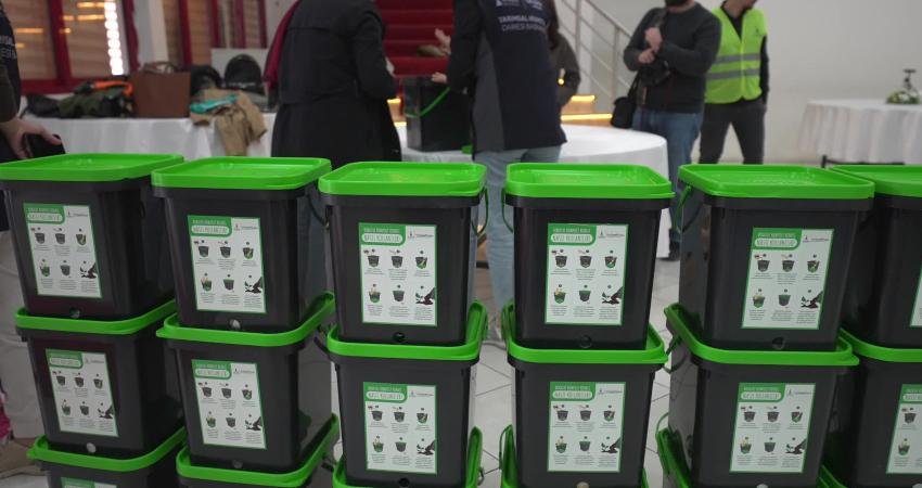 Buca Belediyesi’nin İzmir Büyükşehir Belediyesi ile gerçekleştirdiği Bokaşi kompostu eğitimi