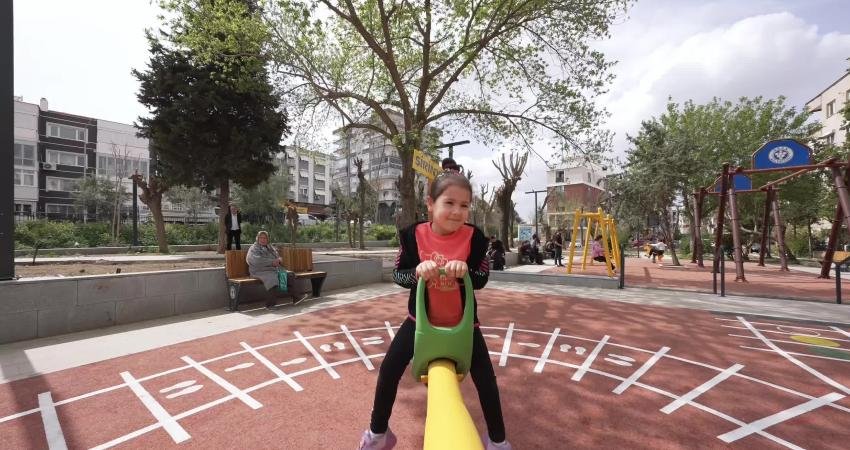 Buca Belediye Başkanı Görkem Duman’ın çocuklara güvenli oyun alanları sunmak