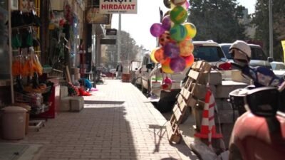 Burdur Belediye Başkanı Ercengiz’den Gökdemir Sokak esnafına ziyaret Burdur Belediye Başkanı Ali Orkun Ercengiz, Gökdemir Sokak’ta sürdürülen kaldırım