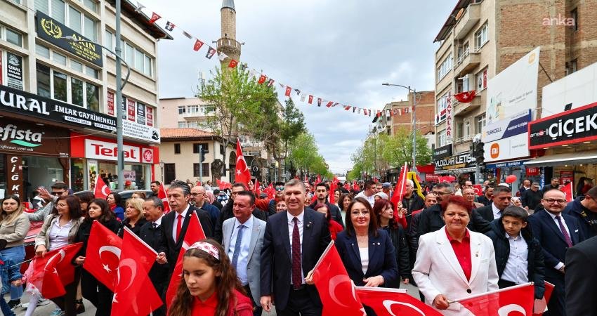 Burdur Belediyesi'nin 23 Nisan Ulusal Egemenlik ve Çocuk Bayramı kutlamaları