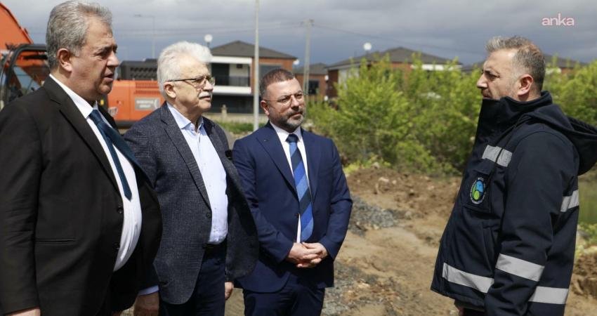 Burhaniye Belediye Başkanı Ali Kemal Deveciler, yapılan kanalizasyon ve altyapı