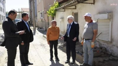 Burhaniye Belediye Başkanı Ali Kemal Deveciler, Fen İşleri Müdürlüğü ekipleri