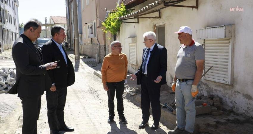 Burhaniye Belediye Başkanı Ali Kemal Deveciler, Fen İşleri Müdürlüğü ekipleri