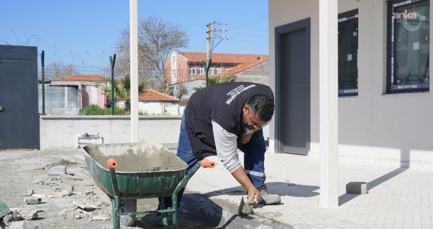 Burhaniye Belediyesi Fen İşleri Müdürlüğü ekipleri, ilçe genelinde geniş bir
