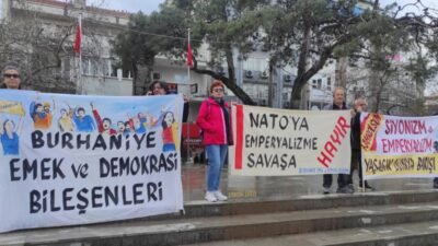 Burhaniye'de Emek ve Demokrasi Bileşenleri tarafından "NATO'ya hayır" eylemi düzenlendi.