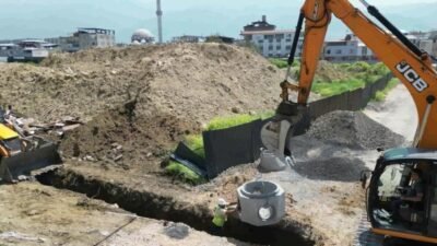 Bursa Büyükşehir Belediyesi’ne bağlı BUSKİ ekipleri, şehrin gelişen bölgelerinde altyapı