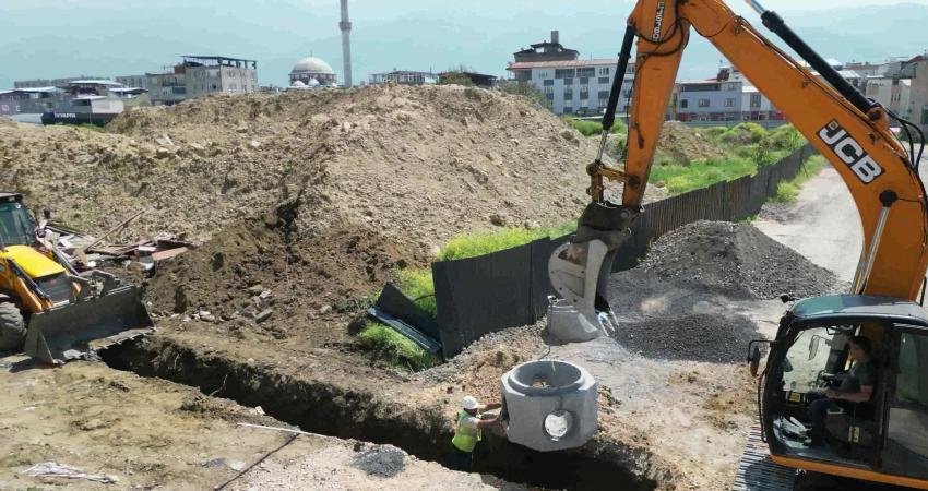 Bursa Büyükşehir Belediyesi’ne bağlı BUSKİ ekipleri, şehrin gelişen bölgelerinde altyapı