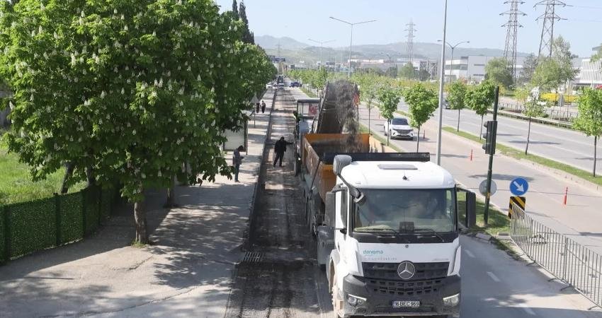 Bursa Büyükşehir Belediyesi ekipleri, trafik akışının yoğun olduğu İstanbul Caddesi