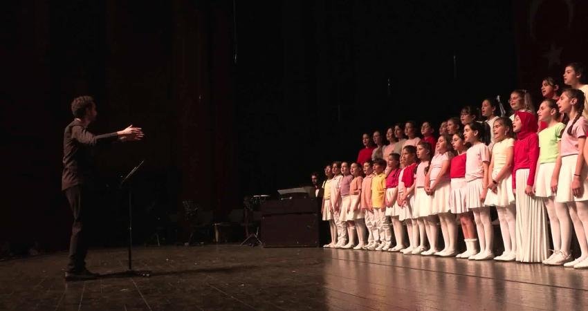 Bursa Büyükşehir Belediyesi’nin düzenlediği "23 Nisan Çocuk Şenliği" kapsamında konser