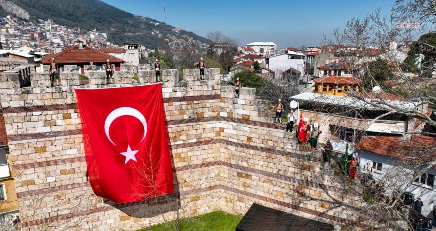 Bursa’nın fethinin 700’üncü yılı, Pınarbaşı Fetih Kapısı’nda kutlandı Bursa’nın Orhan Gazi tarafından fethinin 700’üncü yıl dönümü dolayısıyla Pınarbaşı