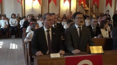 Büyükçekmece Çocuk Meclisi üyeleri, Birinci Türkiye Büyük Millet Meclisi’nin kopyası