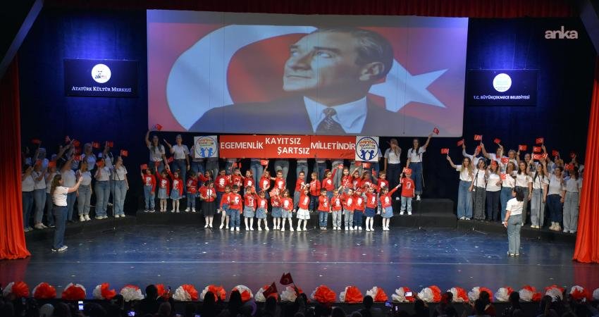 Büyükçekmece’de 23 Nisan Ulusal Egemenlik ve Çocuk Bayramı, çocukların sahne
