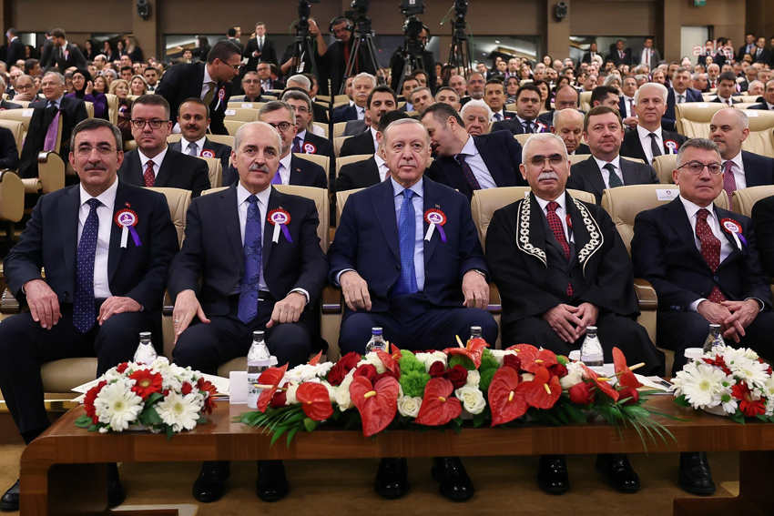 Anayasa Mahkemesi (AYM) Başkanı Kadir Özkaya, "Hâkim ve savcılar gösterişten,