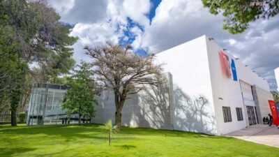 İzmir Büyükşehir Belediyesi, Kültürpark’ta uzun süredir atıl duran binayı, modern