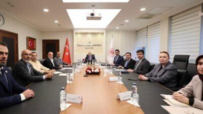 Çalışma ve Sosyal Güvenlik Bakanı Vedat Işıkhan, HAK-İŞ Konfederasyonu Genel