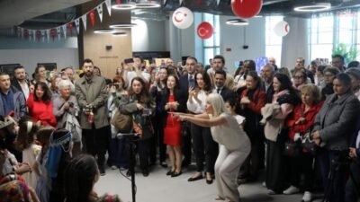 Çankaya Belediyesi’nin, 14 büyükelçiliğin iş birliğiyle 23 Nisan Ulusal Egemenlik