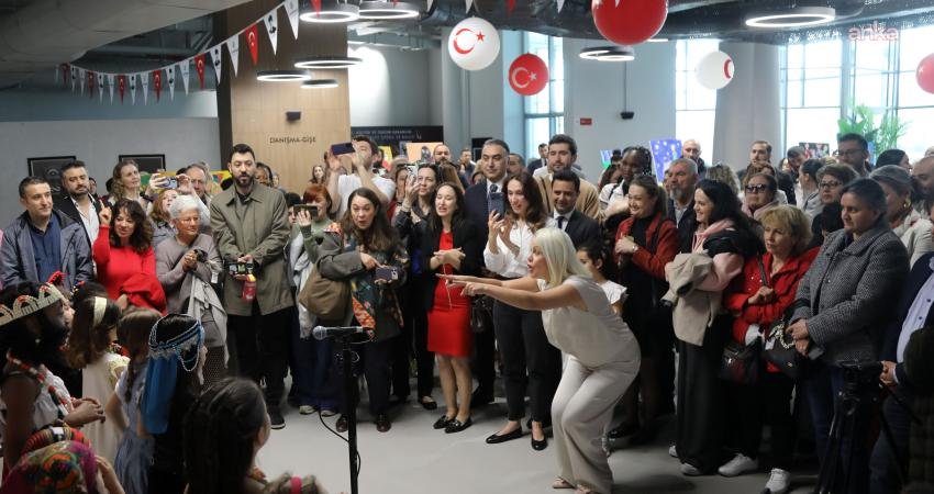 Çankaya Belediyesi’nin, 14 büyükelçiliğin iş birliğiyle 23 Nisan Ulusal Egemenlik