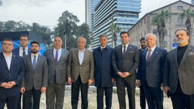 İzmir Büyükşehir Belediyesi’ne ait Meslek Fabrikası çevresinde başlatılan nöbet eylemi