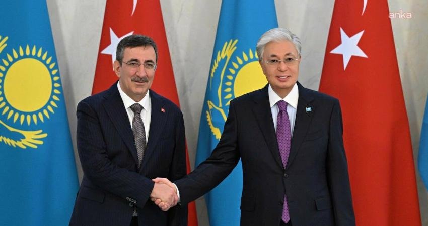 Cevdet Yılmaz, Kazakistan Cumhurbaşkanı ile görüştü Cumhurbaşkanı Yardımcısı Cevdet Yılmaz, Kazakistan Cumhurbaşkanı Kasım Cömert Tokayev ile