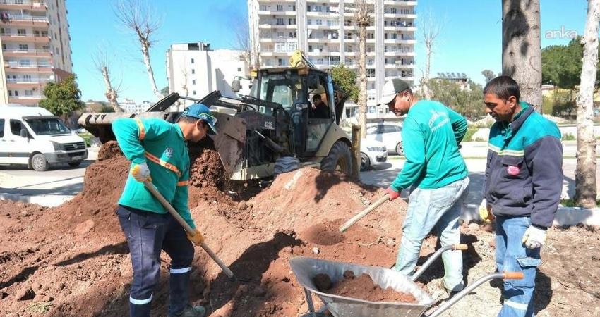 Ceyhan Belediyesi Park ve Bahçeler Müdürlüğü ekipleri, ilçe genelindeki parkları