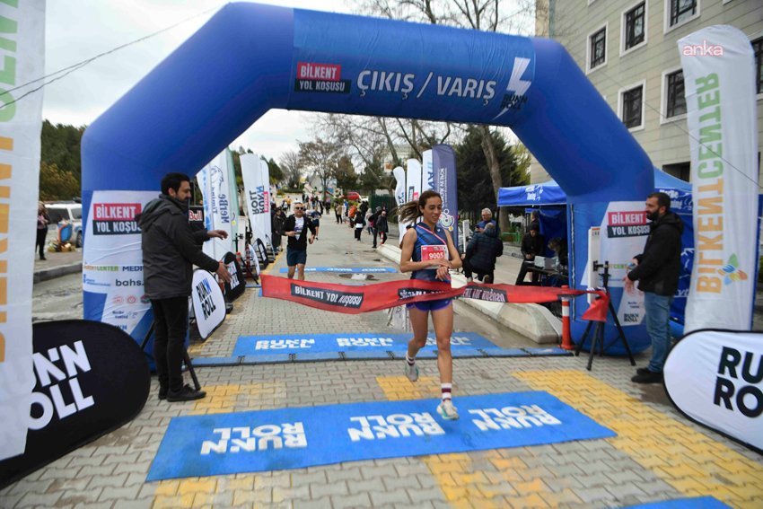 Başkent’te düzenlenen 4’üncü Bilkent Yol Koşusu’na yaklaşık 650 sporcu katıldı Ankara Büyükşehir Belediyesi (ABB) ve Run’N Roll iş birliğiyle düzenlenen