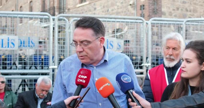 CHP Genel Başkan Yardımcısı Bağcıoğlu: CHP’li belediyelere mikroskopla, diğer partilerin belediyelerine dürbünle bakıyorlar İzmir Büyükşehir Belediyesi'nin Meslek Fabrikası binasının tahliye girişimine karşı başlattığı