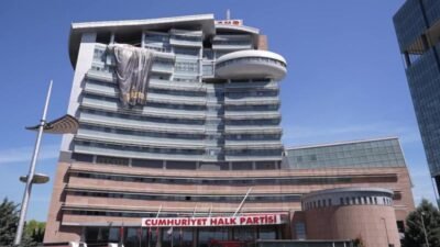 CHP Genel Merkez binasına 1 Mayıs Emek ve Dayanışma Günü