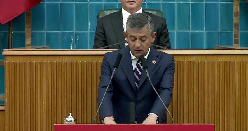 Özgür Özel: “Muhalefette bir öz güven patlaması; karşımızdaki iktidarda dizlerin titremesi söz konusu” CHP Genel Başkanı Özgür Özel, "Buradan AK Parti'de siyaset yapan ama