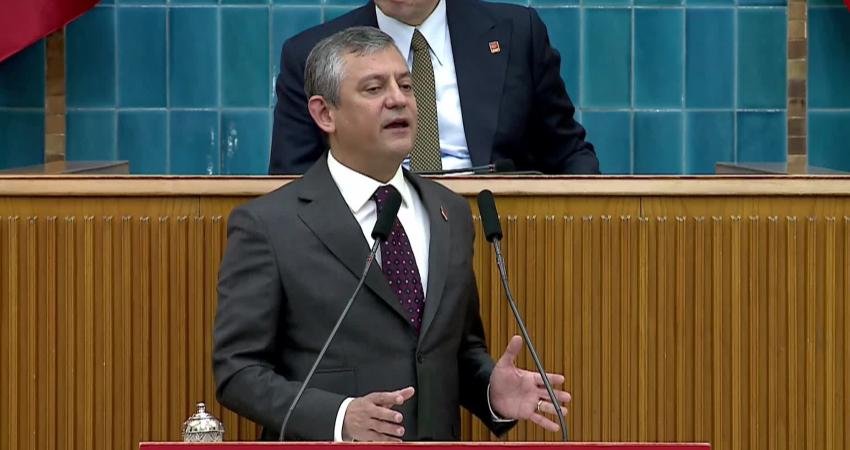 CHP Grup Toplantısı… Özgür Özel’den İsrail Başkonsolosluğu’na saldırı girişimi açıklaması: “Hangi gerekçeyle ve kime yönlendirilirse yönlendirilsin kınıyoruz” CHP Genel Başkanı Özgür Özel, İstanbul'daki İsrail Başkonsolusluğu'na yönelik saldırı